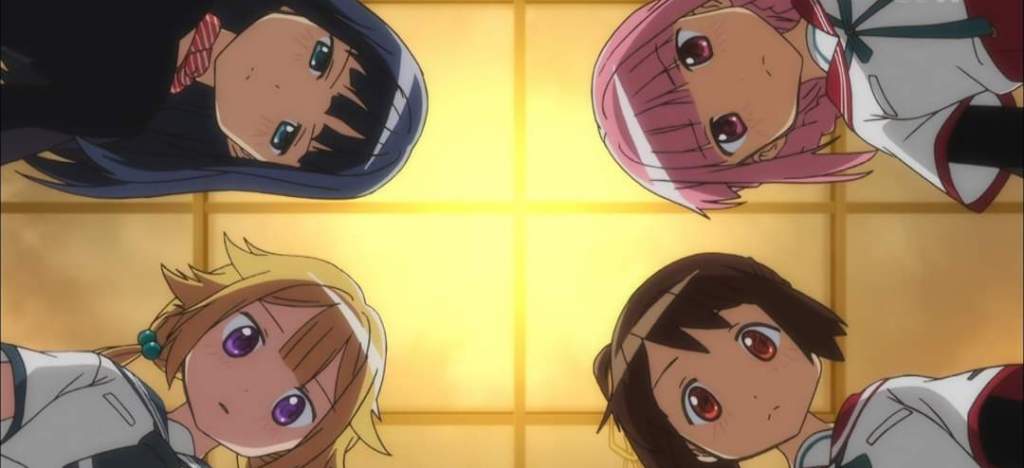 Por que tantos personagens de anime se encontram no telhado da escola